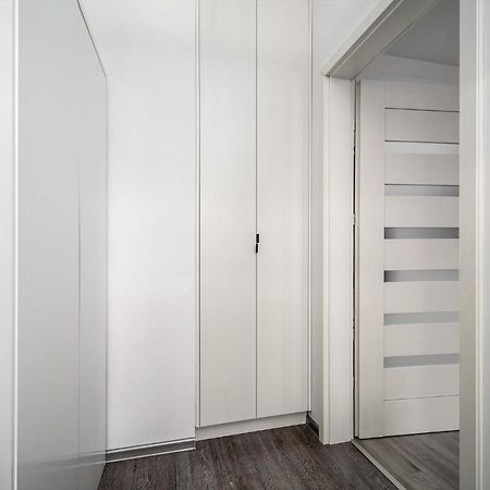 Apart D&K Free Parking Cybernetyki 2E Apartment Warsawa Bagian luar foto