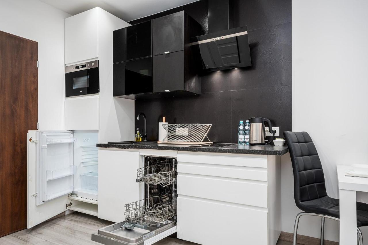 Apart D&K Free Parking Cybernetyki 2E Apartment Warsawa Bagian luar foto