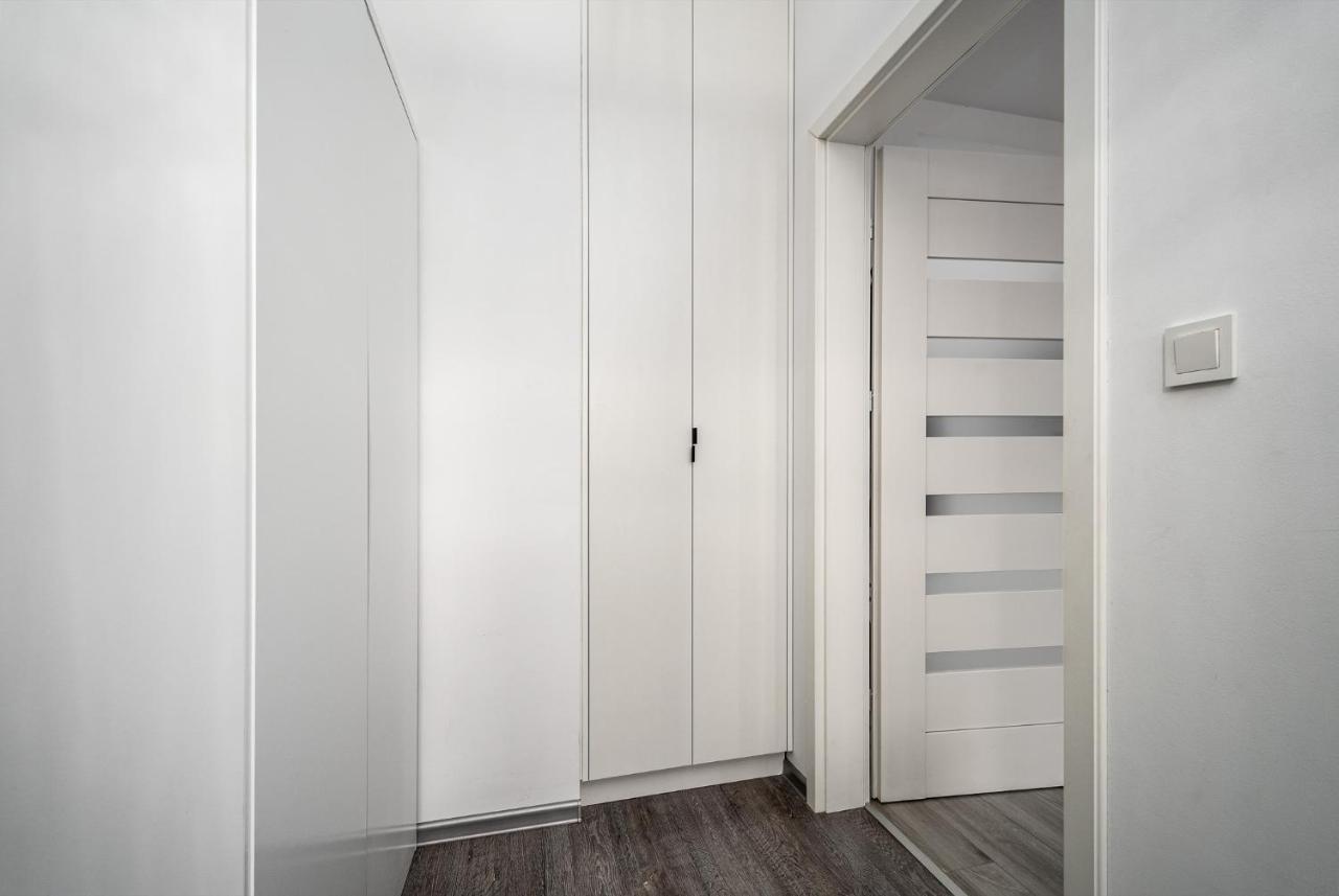 Apart D&K Free Parking Cybernetyki 2E Apartment Warsawa Bagian luar foto